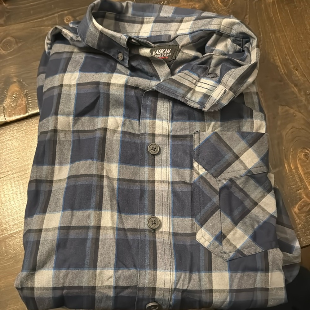 XLT Alaskan hard gear button up shirt. EUC, non smoking home.